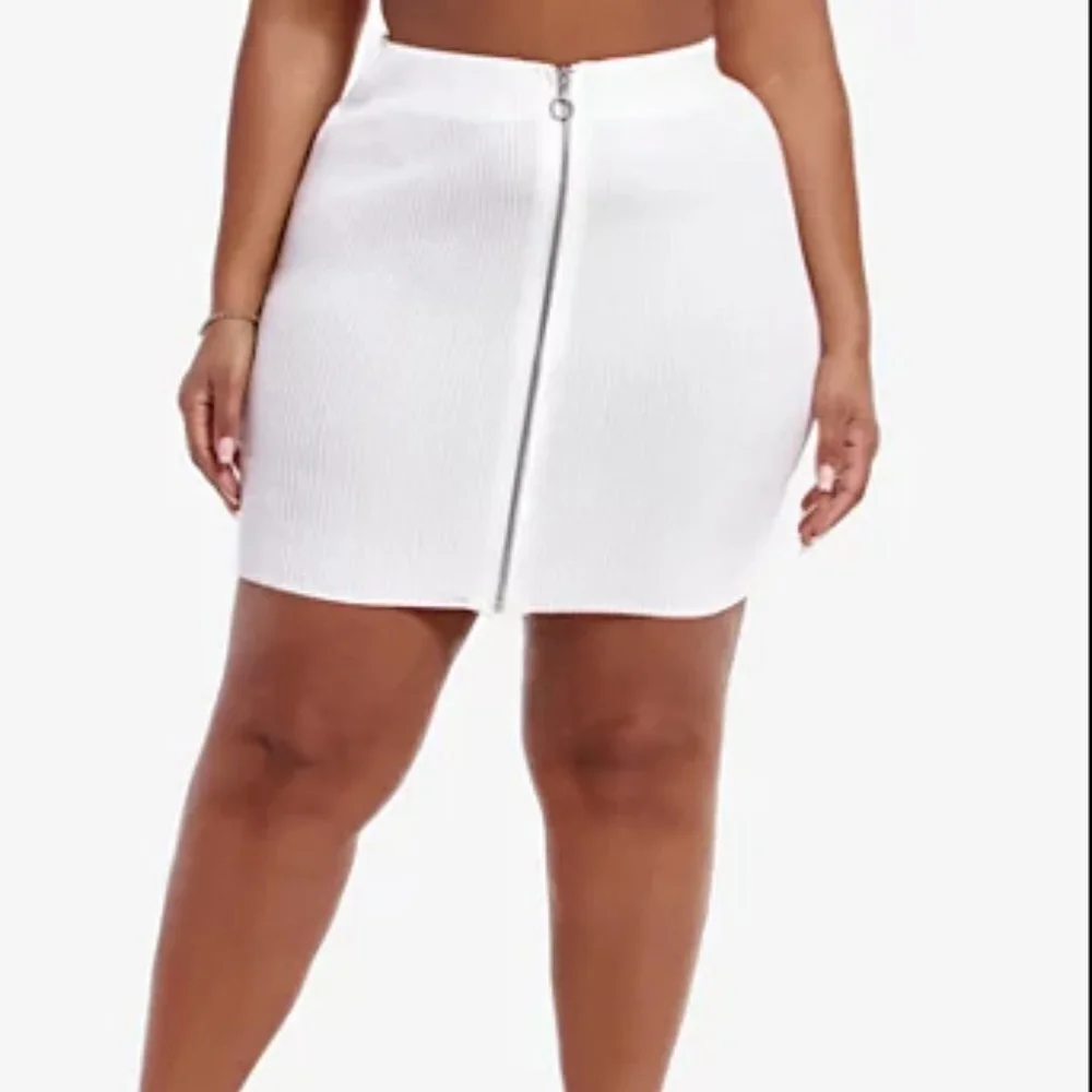 #2❤️/1❤️NWOT MINA RIBBED KNIT ZIP FRONT MINI SKIRT - Picture 1 of 5